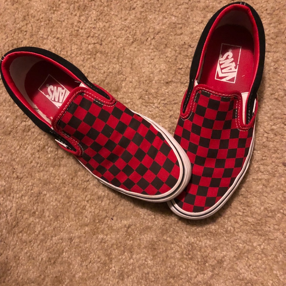 Red/Black Slip on Chex